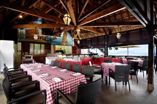 seychelles-berjaya-beauvallon-bay-parrot-restaurant  (© Vision Voyages TN / Berjaya Beauvallon Bay Resort and Casino)