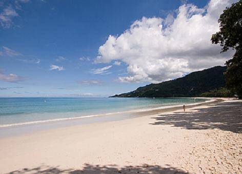 seychelles-berjaya-beauvallon-bay-plage  (© Vision Voyages TN / Berjaya Beauvallon Bay Resort and Casino)