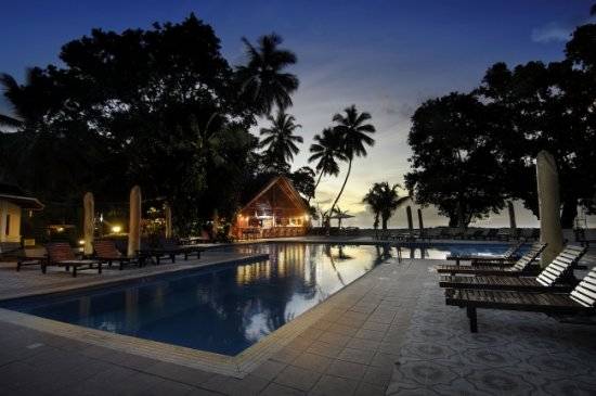seychelles-berjaya-beauvallon-bay-swimming-pool3  (© Vision Voyages TN / Berjaya Beauvallon Bay Resort and Casino)