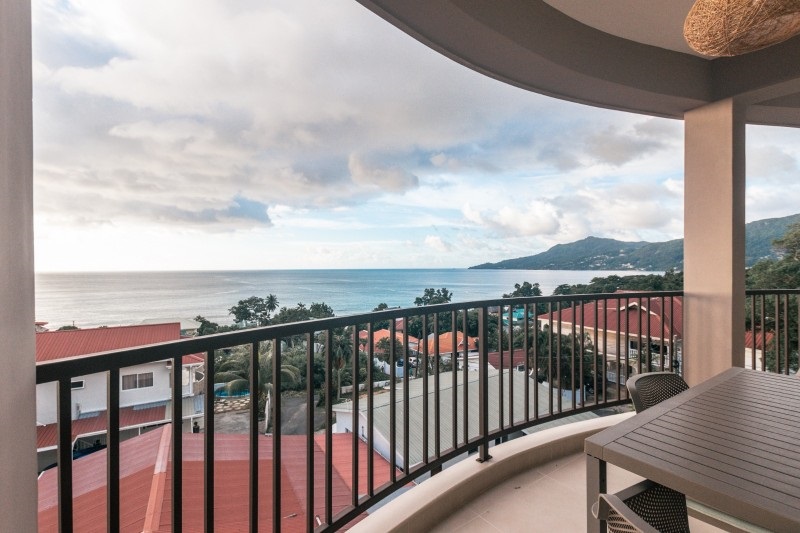 seychelles-booking-villa-rousseau-balcony2  (©  Seychelles Booking)