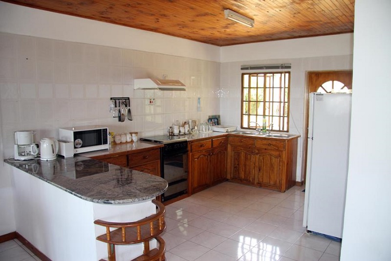 seychelles-booking-villa-rousseau-kitchen2  (©  Seychelles Booking)