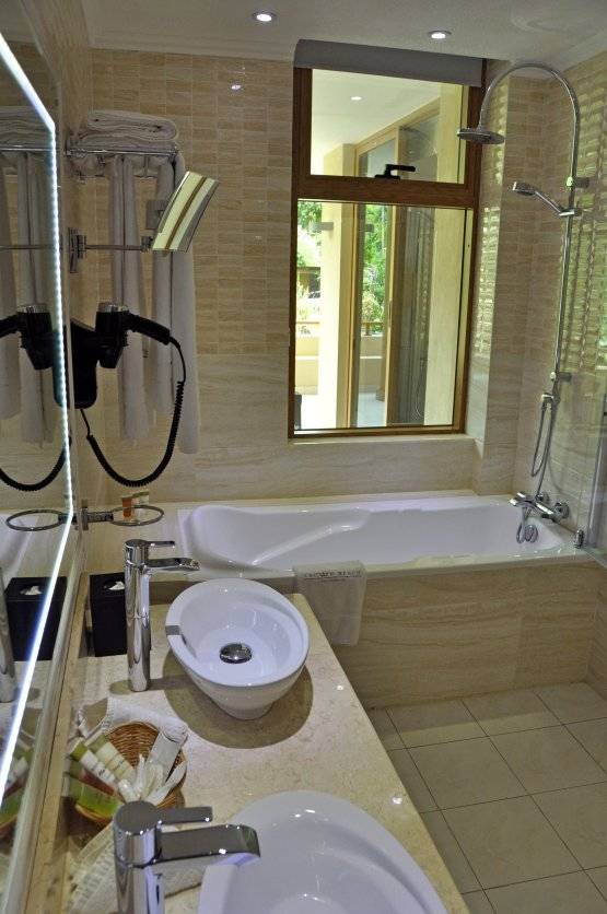 seychelles-crown-beach-hotel-bathroom2  (© Vision Voyages TN / Crown Beach Hotel)