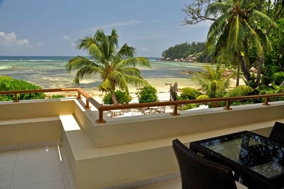 seychelles-crown-beach-hotel-terrace-view  (© Vision Voyages TN / Crown Beach Hotel)