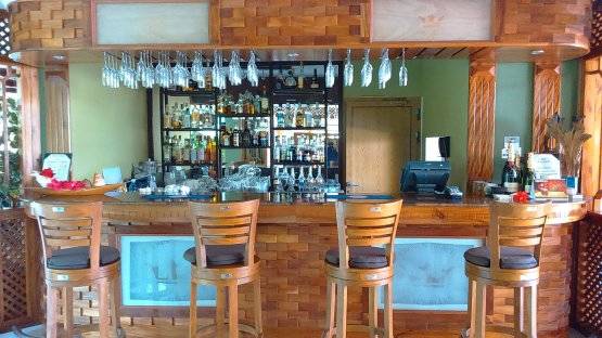 seychelles-crown-beach-jefferson-bar  (© Vision Voyages TN / Crown Beach Hotel)