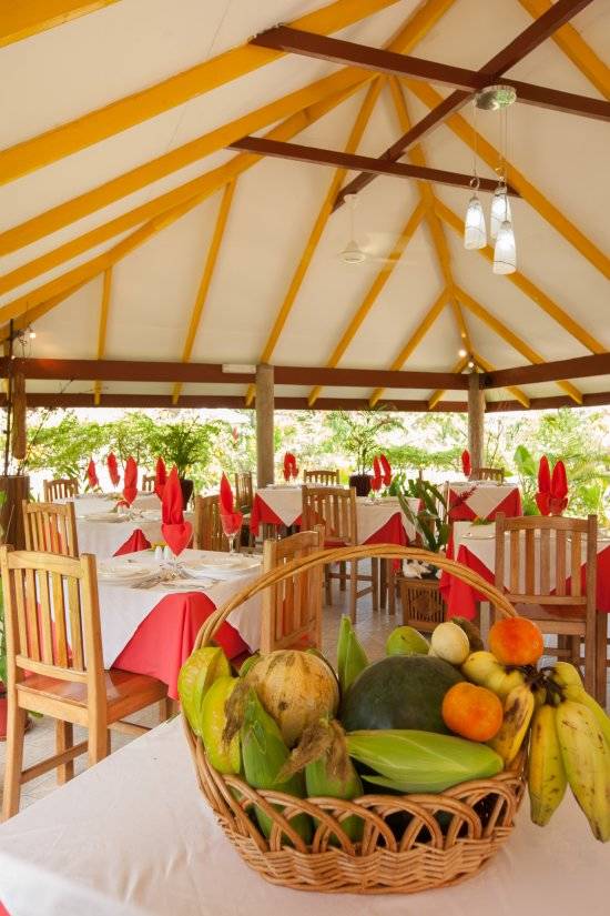 seychelles-etoile-labrine-vue-restaurant-1  (©  Seychelles Booking)