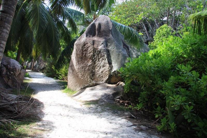 seychelles-excursions-la-digue-source-d-argent-11  (©  Seychelles Booking)
