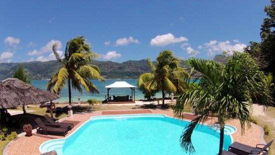 seychelles-habitation-cerf-island-pool1  (©  Seychelles Booking)