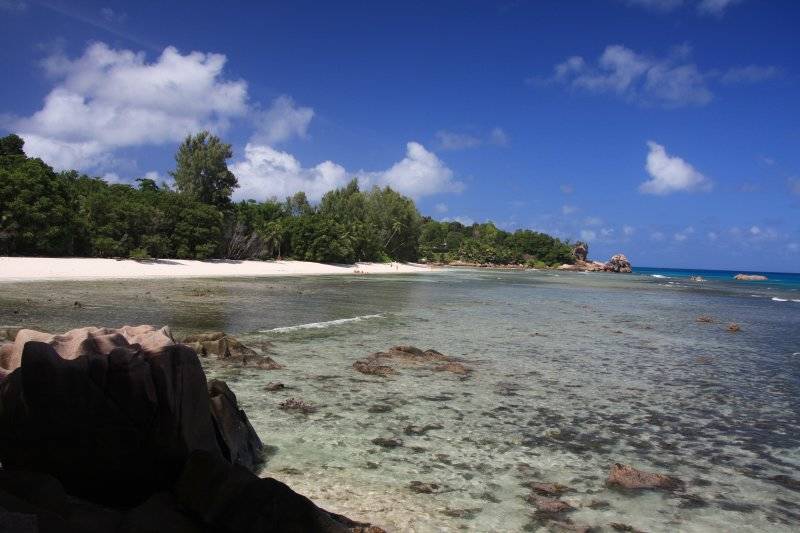 seychelles-la-digue-plage-anse-severe-2  (©  Seychelles Booking)