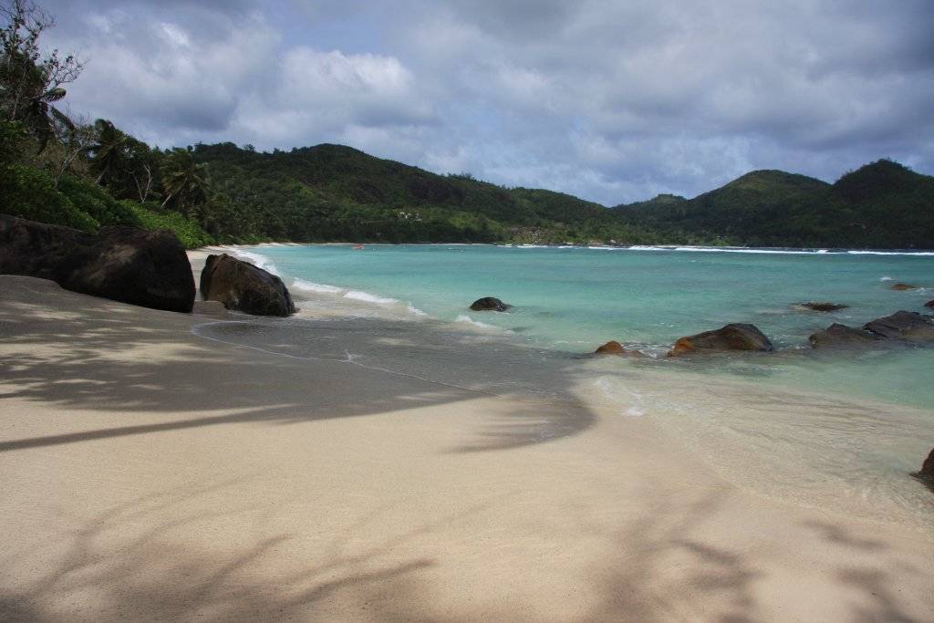 seychelles-mahe-plage-petite-anse-7  (©  Seychelles Booking)