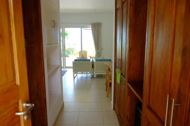 seychelles-praslin-acajou-beach-resort-deluxe-room-5  (©  Seychelles Booking)