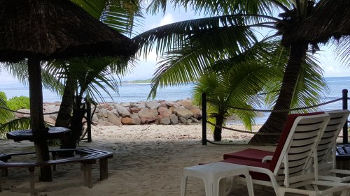 seychelles-praslin-anse-kerlan-beach-chalets7  (©  Seychelles Booking)
