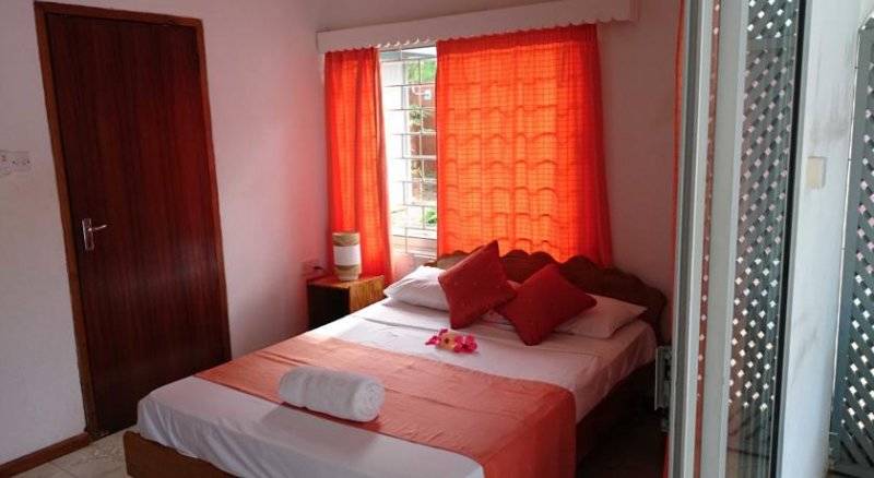 seychelles-praslin-c-est-mon-choix-triple-room-4  (©  / C est Mon Choix Hotel)