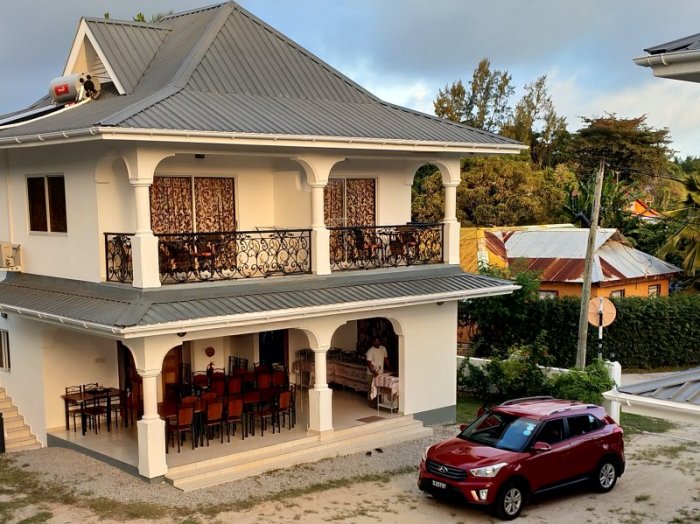 seychelles-praslin-casadani-luxury-appartement-exterior-4  (©  Seychelles Booking)