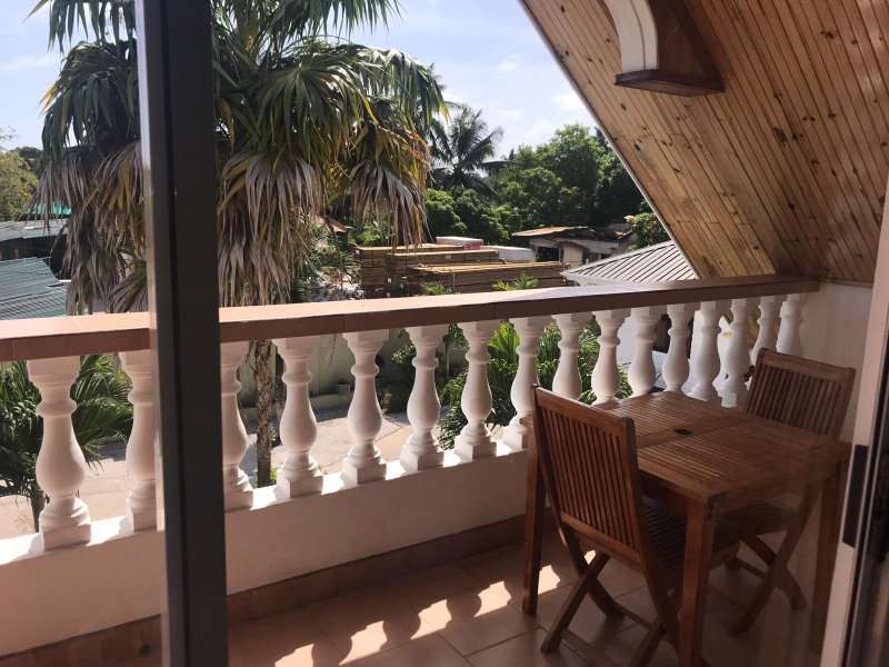 seychelles-praslin-villa-aya-terrace-room  (©  Seychelles Booking)